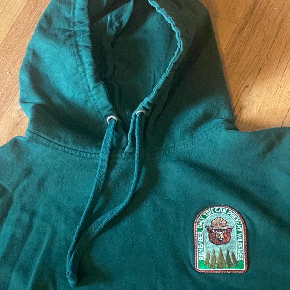 Teton gravity research (TGR) Smokey the bear hoodie medium, hooded sweatshirt